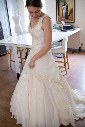 Travail de couture pour robe de mariage unique - Creation - Salon de mariage à Pérouges - Souffle de Soie